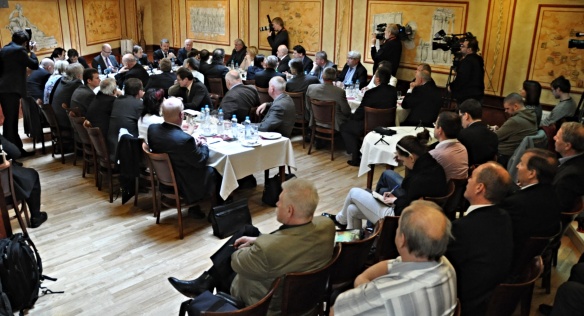 Předseda vlády Bohuslav Sobotka se 24. března zúčastnil slavnostního zasedání Ústředí Odborového sdružení železničářů. Zdroj: Michael Mareš, OSŽ.