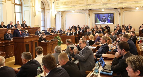 Premiér Petr Fiala v projevu před členy obou komor Parlamentu zdůraznil nutnost další podpory Ukrajiny, 15. června 2022.