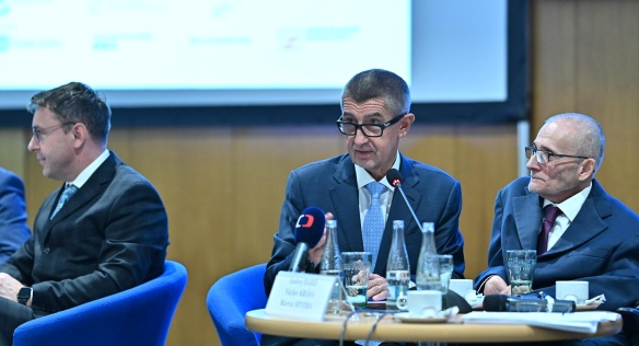 Andrej Babiš a Václav Krása na konferenci Jak se změní podmínky cestování lidí se zdravotním postižením, 29. října 2019.