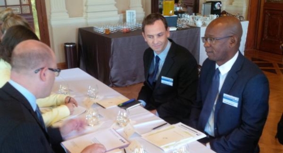 Předseda vlády Bohuslav Sobotka se dnes v rámci 19. ročníku mezinárodní konference Forum 2000 setkal s kubánským disidentem Manuelem Cuesta Moruou.