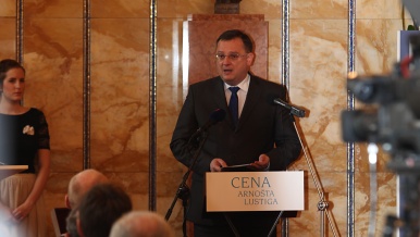 Premiér Petr Nečas při slavnostním udílení Ceny Arnošta Lustiga, zdroj: www.ciok.cz