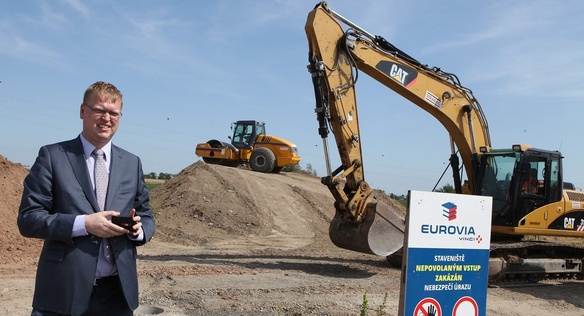 Vicepremiér Bělobrádek na zahájení výstavby úseku dálnice D11