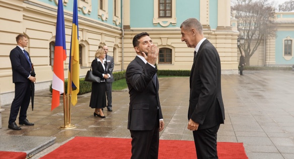 At their meeting, Prime Minister Babiš assured President Zelenski that the Czech Republic insists on maintaining the territorial integrity of Ukraine, 19 November 2019.