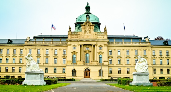 Strakova akademie, sídlo Úřadu vlády ČR.