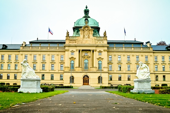 Strakova akademie, sídlo Úřadu vlády ČR.