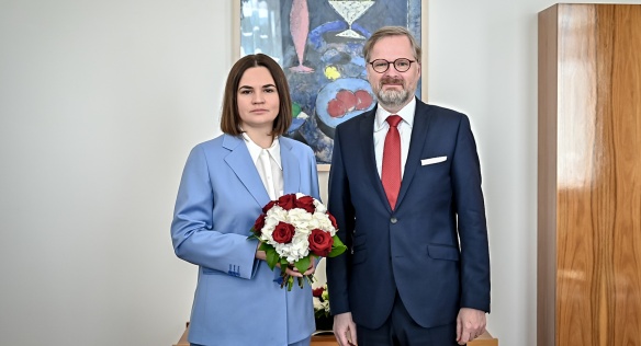 Premiér Petr Fiala se vítá se Světlanou Cichanouskou, 12.května 2022.