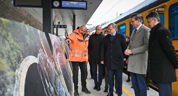 Premiér P. Fiala a ministr dopravy M. Kupka se zúčastnili slavnostního zprovoznění modernizované trati mezi Blanskem a Adamovem, 10. prosince 2022.