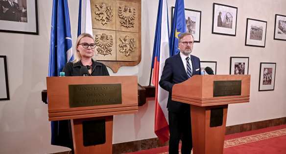 Tisková konference premiéra Petra Fialy a ministryně obrany Jany Černochové, 15. září 2022.