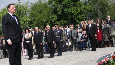 Premiér Petr Nečas se zúčastnil oslav 67. výročí konce druhé světové války, pietní akt se konal u Národního památníku na Vítkově, 8. května 2012