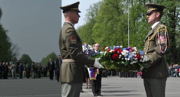 Předseda vlády Bohuslav Sobotka se zúčastnil pietního aktu k 70. výročí osvobození Ostravy, 30 dubna 2015.