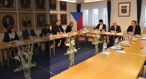 Předseda Vlády Bohuslav Sobotka se setkal se starostkou města Hodonín, 2. března 2015.