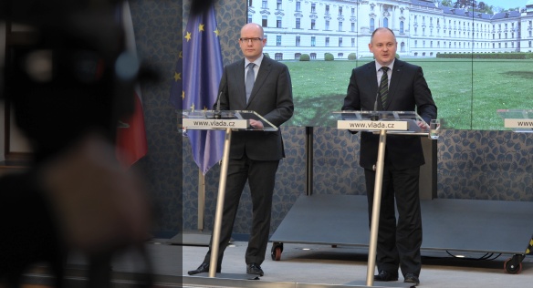 Tisková konference po jednání vlády se zástupci Asociace krajů České republiky 25. března 2015.