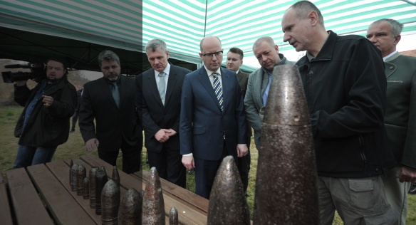 Předseda vlády ČR Bohuslav Sobotka při své pracovní cestě po Jihomoravském kraji navštívil Boří les, 26. března 2015.