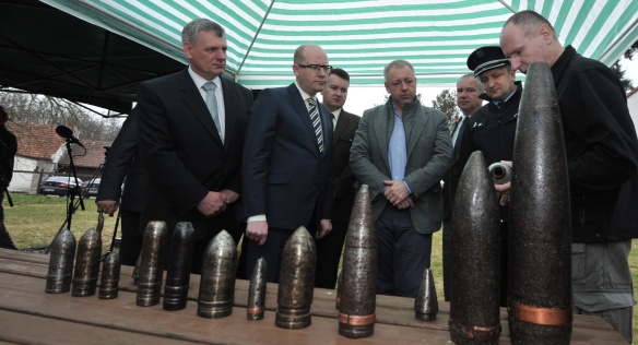 Předseda vlády ČR Bohuslav Sobotka při své pracovní cestě po Jihomoravském kraji navštívil Boří les, 26. března 2015.