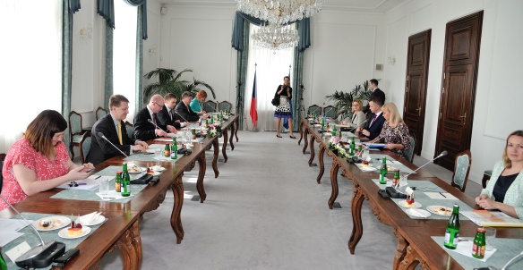 Prime Minister Sobotka met with European Commissioner Bieńkowska at the Strakov Academy, 5 May 2015. 