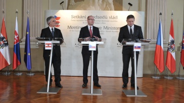 Setkání předsedů vlád ČR, SR a Rakouska ve Slavkově, 29. ledna 2015.
