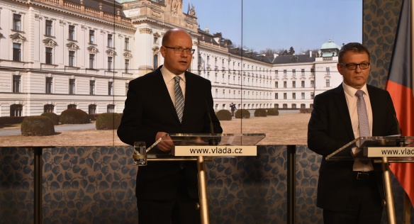 Předseda vlády Bohuslav Sobotka jednal s ministrem zahraničních věcí Lubomírem Zaorálkem, 15. listopadu 2016.