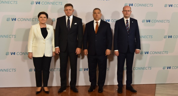Family foto předsedů vlád zemí V4, 19. července 2017.