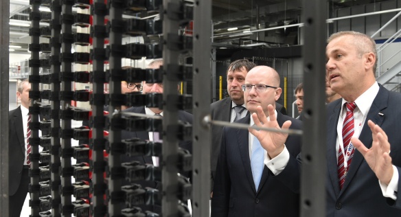 Předseda vlády Bohuslav Sobotka si prohlédl průmyslovou zónu Witte Ostrov, 13. května 2016.