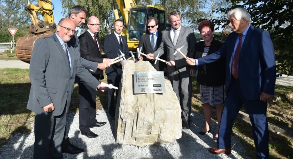 Premiér Bohuslav Sobotka v úterý 22. září 2015 slavnostně odstartoval výstavbu dalšího osmikilometrového úseku dálnice D3. 