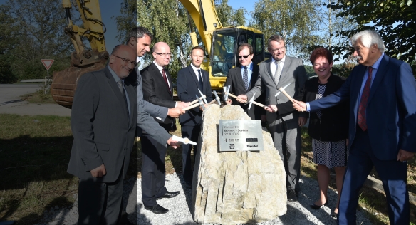 Premiér Bohuslav Sobotka v úterý 22. září 2015 slavnostně odstartoval výstavbu dalšího osmikilometrového úseku dálnice D3. 