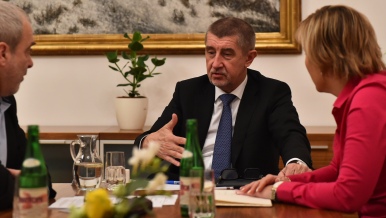 Premiér Babiš jednal s předsedou Odborového svazu dopravy Pomajbíkem a předsedkyní Rady Asociace krajů ČR Vildumetzovou, 5. ledna 2018. 