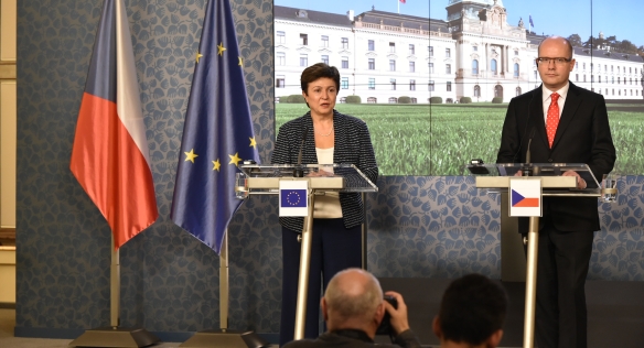 Tisková konference po jednání premiéra Bohuslava Sobotky s místopředsedkyní EK Kristalinou Georgievou, 11. prosince 2015.