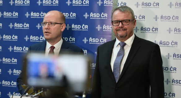 Tisková konference po bilanční schůzce premiéra Sobotky s ministrem dopravy Ťokem, 12. září 2017.