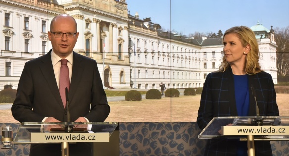 Předseda vlády Bohuslav Sobotka jednal s ministryní školství, mládeže a tělovýchovy Kateřinou Valachovou, 22. listopadu 2016.