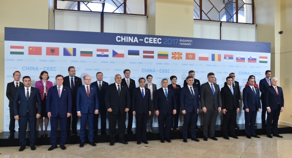 Family foto účastníků Summitu, 27. listopadu 2017.
