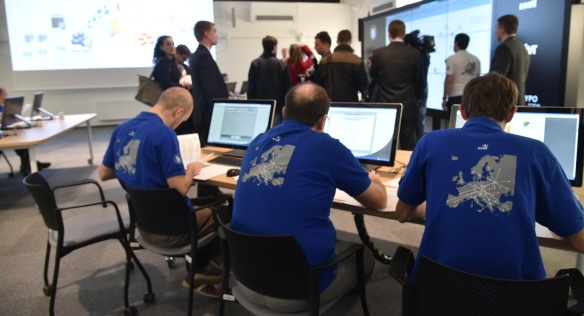 Předseda vlády Bohuslav Sobotka navštívil v pondělí 14. března 2016 Národní centrum kybernetické bezpečnosti v Brně.