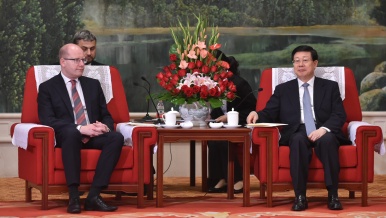 Předseda vlády Bohuslav Sobotka jednal s primátorem Tianjinu panem Huang Xingguo, 18. června 2016.