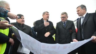 Zastávka v místě výstavby dálnice D49 a D55.