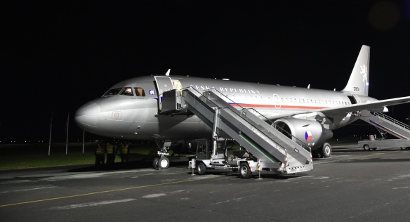 í speciál před odletem na letišti v Praze Kbelích, 21. listopadu 2015. 