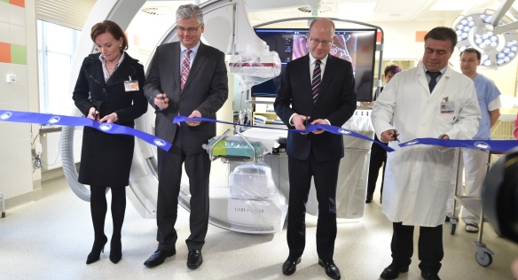 Premiér Bohuslav Sobotka otevřel nový katetrizační sál interní kliniky VFN a 1. lékařské fakulty UK, 27. ledna 2017.