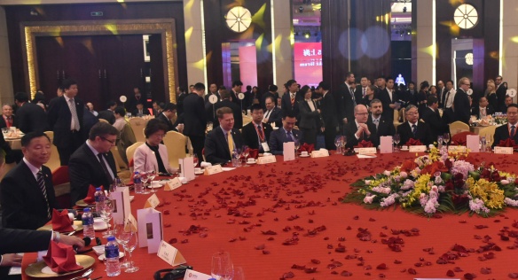 Předseda vlády Bohuslav Sobotka se zúčastnil podnikatelského semináře v Šanghaji, 22. listopadu 2015.