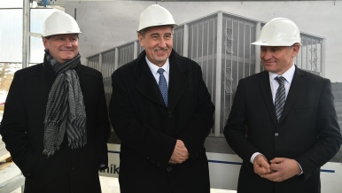 Primátor města Zlín, hejtman Zlínského kraje a premiér před návrhem památníku Tomáše Bati.