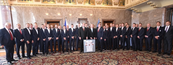 Předseda vlády Bohuslav Sobotka přijal v úterý 6. října 2015 v Kramářově vile českou fotbalovou reprezentaci.