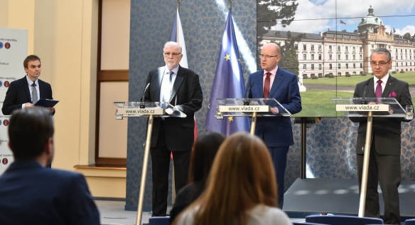 Tisková konference po jednání tripartity 29. dubna 2016.