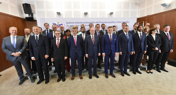 Vlády České a Slovenské republiky společně jednaly o spolupráci v dopravním propojení, bezpečnosti, energetice i budoucnosti EU, 26. září 2016.