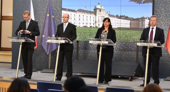 Tisková konference po jednání vlády 12. října 2015.