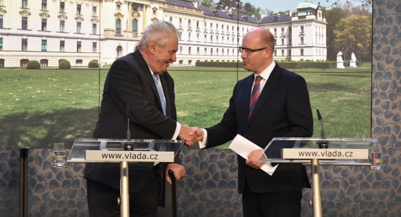Tisková konference předsedy vlády Bohuslava Sobotky a prezidenta republiky Miloše Zemana po jednání vlády, 9. září 2015.