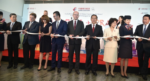 Dne 23. června 2016 premiér Bohuslav Sobotka zahájil pravidelnou přímou leteckou linku mezi Prahou a Šanghají.