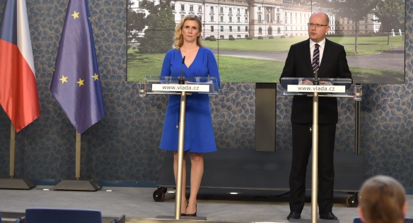 Tisková konference premiéra Sobotky a ministryně školství, mládeže a tělovýchovy Valachové, 31. srpna 2016.