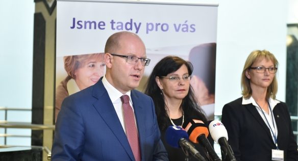 Premiér Sobotka navštívil spolu s ministryní práce a sociální věcí Marksovou v úterý 6. prosince 2016 Generální ředitelství Úřadu práce ČR.
