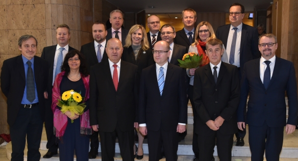 Před jednání vlády v Ústeckém kraji, 19. října 2015.