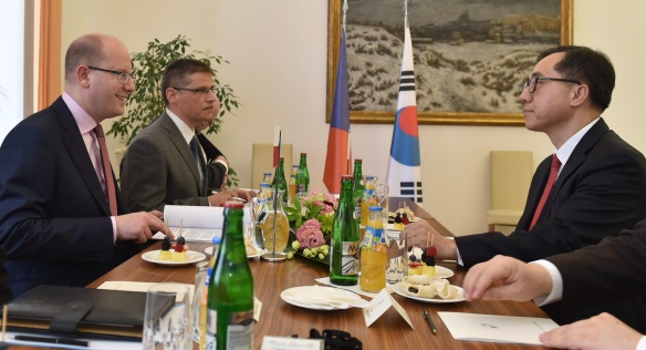 Prime Minister Bohuslav Sobotka received the new Ambassador Extraordinary and Plenipotentiary of the Republic of Korea to the CR, Seoung-Hyun Moon, 17 February 2017.