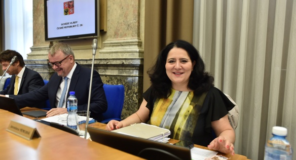 Ministři a ministryně ve Strakově akademii před jednáním vlády 22. června 2018.