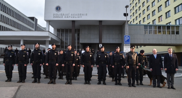 Předseda vlády Bohuslav Sobotka se v úterý 2. února 2016 zúčastnil odjezdu prvního českého kontingentu policistů do Makedonie.