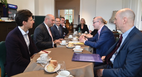 Premiér Bohuslav Sobotka se 3. července 2016 setkal v rámci MFF se zástupci šesti největších amerických filmových studií.